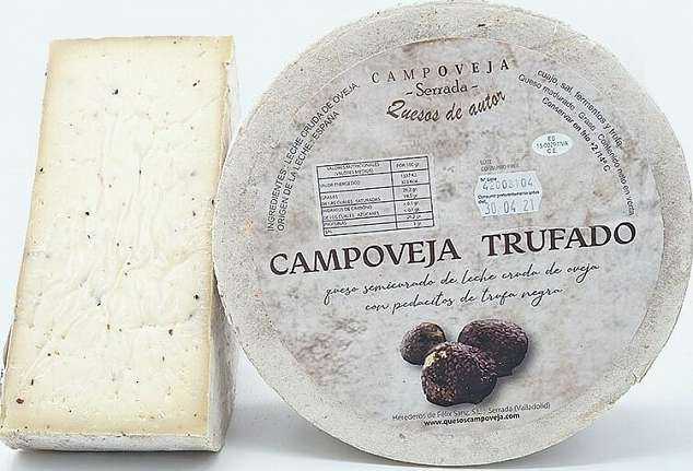 Manchego Semicurado with black truffle, 3 months ageing, sheep cheese, Campoveja